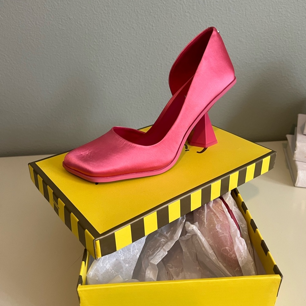 Circus by Sam Edelman Pink Heels with Sculptural Design